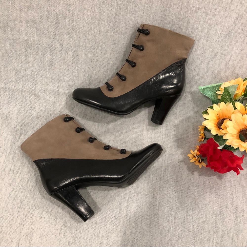 NWT - Aerosoles Black & Tan Tyrolean Style Boots